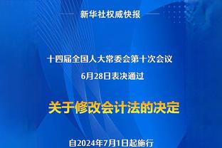 来蹲合影？小贝小儿子晒照：来到迈阿密更衣室，在梅西座位沉思